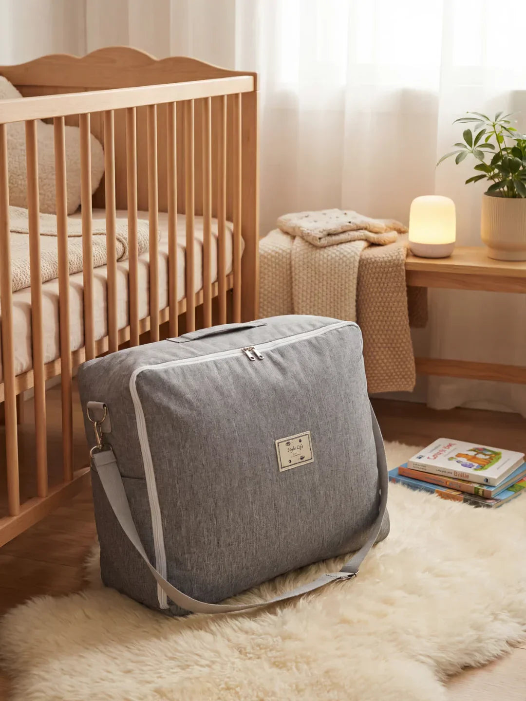Cocon Nomade Baby Bed Reducer With Padded Cocoon And Carry Bag