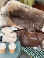 Sac en cuir végétalien pour une expérience de shopping surdimensionnée