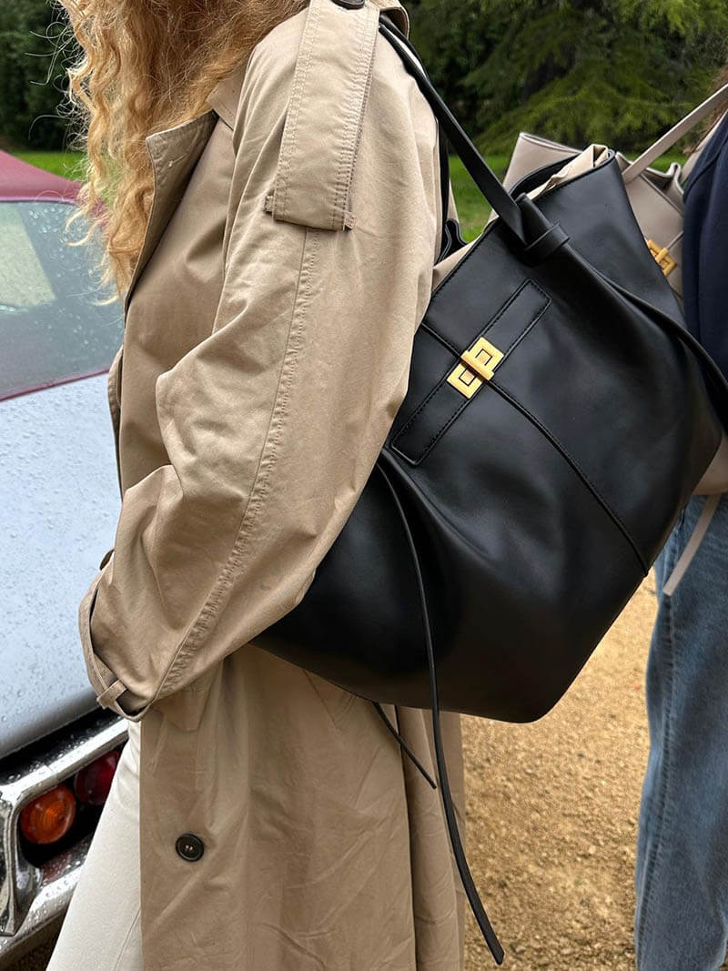 Sac en cuir végétalien pour une expérience de shopping surdimensionnée