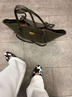 Sac en cuir végétalien pour une expérience de shopping surdimensionnée
