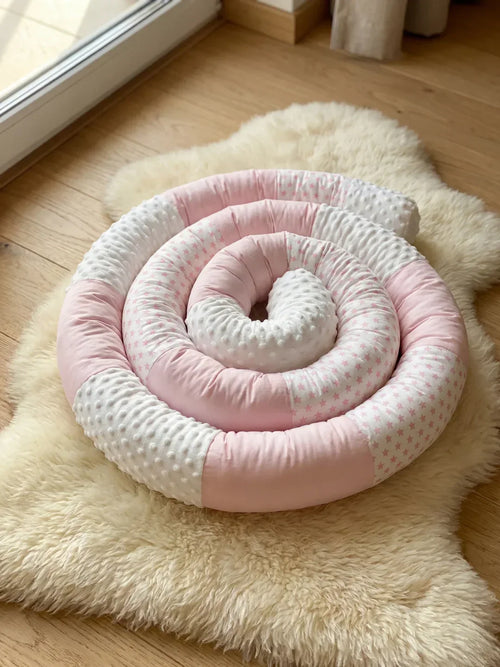 Premium-Babybettumrandung aus Baumwolle und Samt