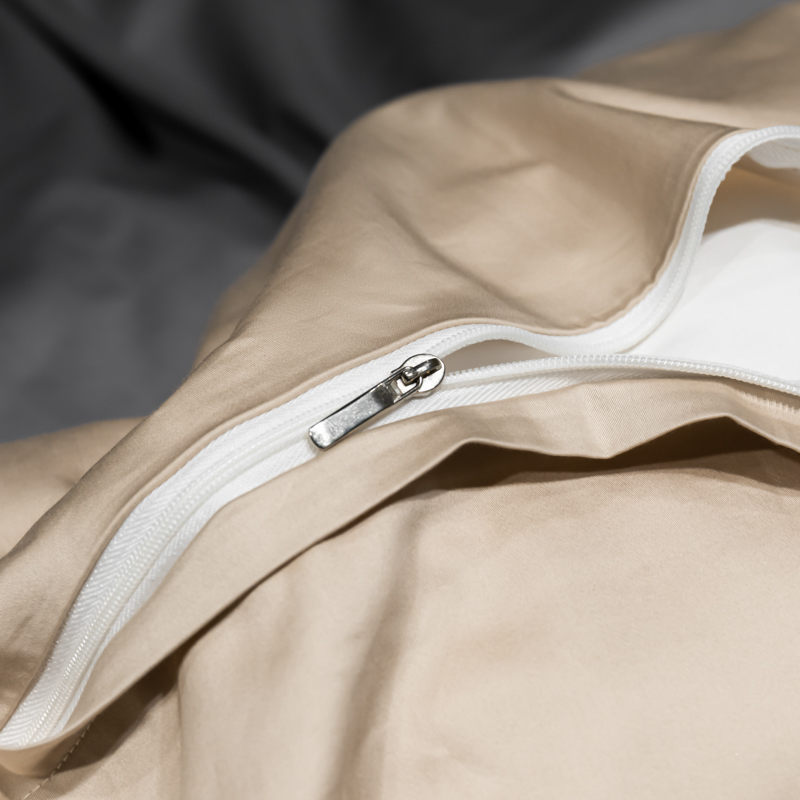 Set di biancheria da letto in cotone satinato ricamato Luminoir, quattro pezzi per camere da letto eleganti