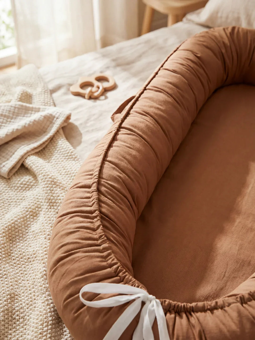 Ergonomic Baby Bed Reducer, Cushioned Crib Bumper for Cozy Sleep